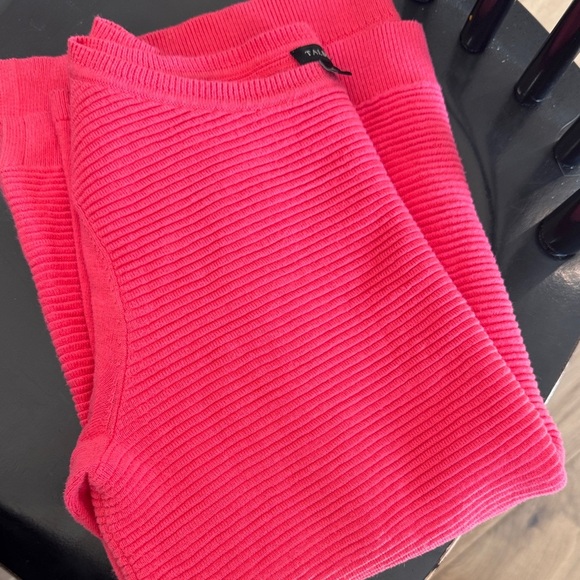 💖 Talbots Vibrant Pink Ribbed Top
Size Small - Picture 6 of 6